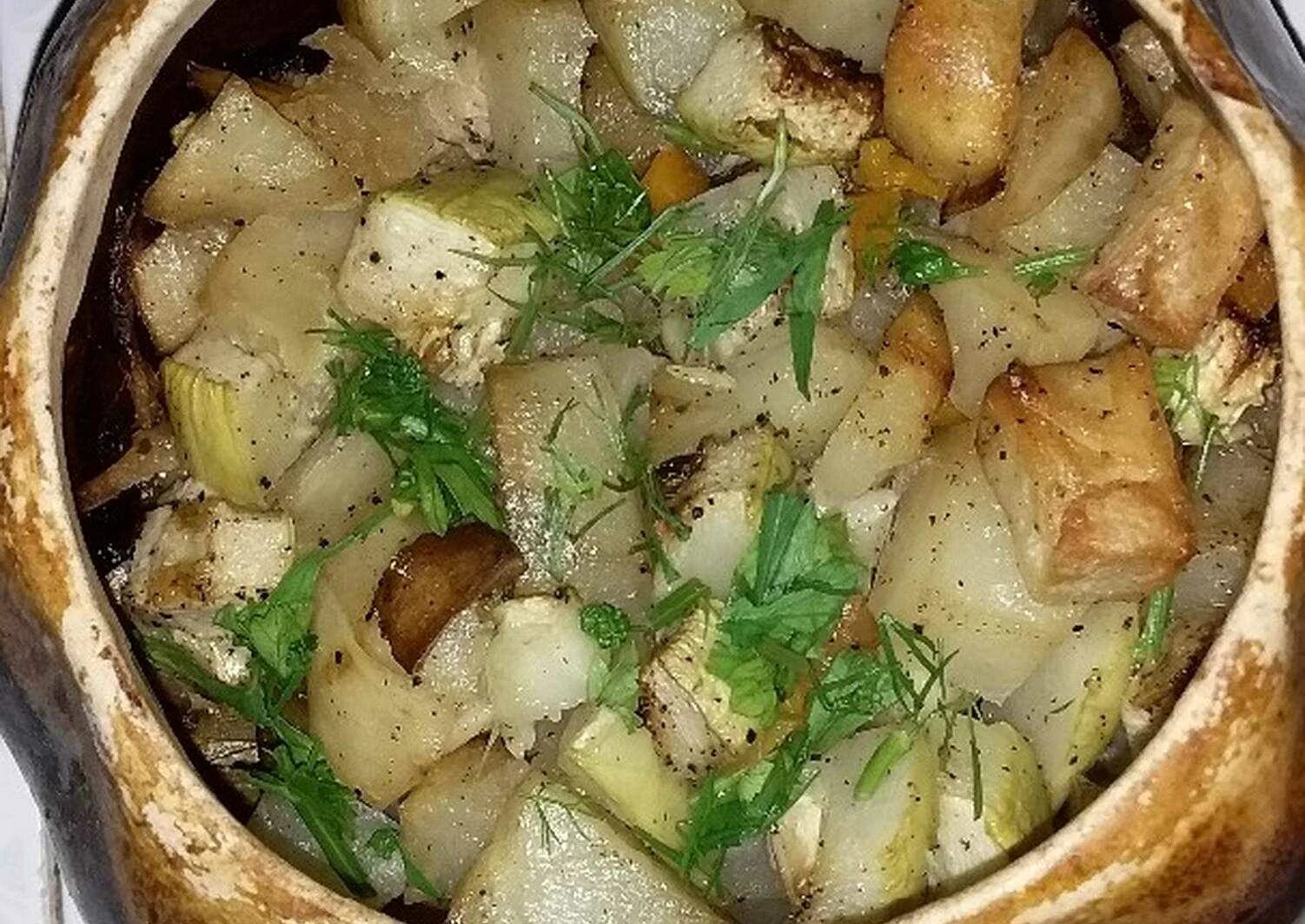 индейка в горшочке в духовке с овощами.