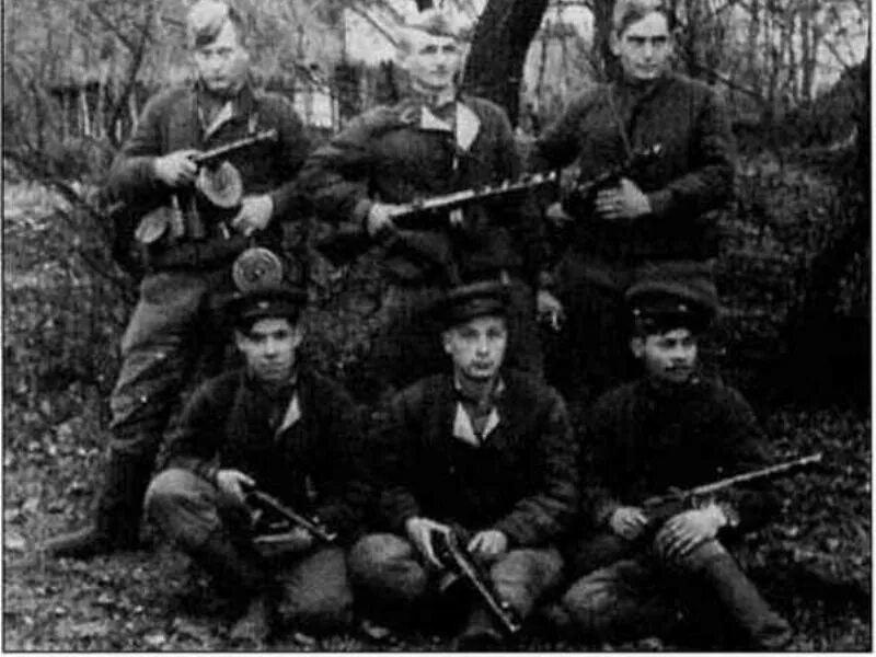 бандеровское подполье. бандеровское подполье. упа 1941. бандеровцы упа. бандеровское подполье.