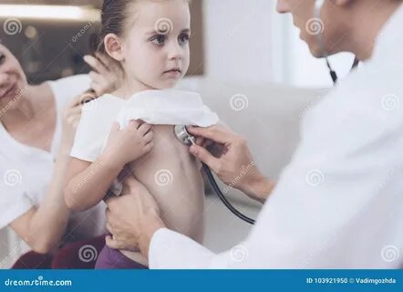 Врач лапает