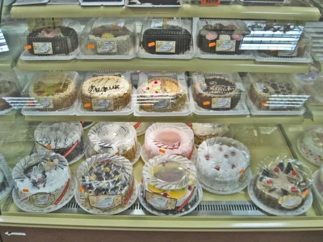 Фантик томилино. Магазин фантик люберцы. Конфетные фантики. Егорьевское шоссе люберцы. Ребенок в обертке конфетной.