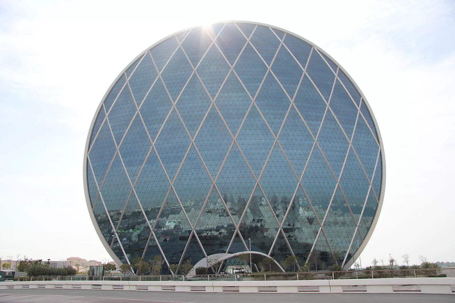 It is building in the world. Aldar headquarters building (абу-даби, оаэ, 2010). aldar hq в абу-даби. здание с шаром абу даби. небоскреб «aldar hq” в абу даби.