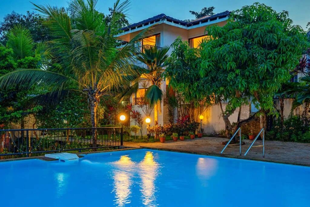 Bali hotel with infinity pool. Lion park resort botswana water park and rides. Гостиница в индии бассейн на крыше. Индийские бассейны. Бассейн гоа гидигич.