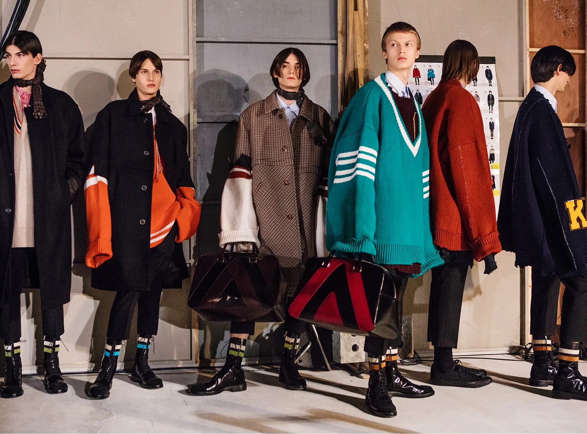 Подростковый оверсайз. Подростковый оверсайз. Оверсайз стиль подростков. Куртка рубашка женская страдивариус. Толстовка оверсайз.