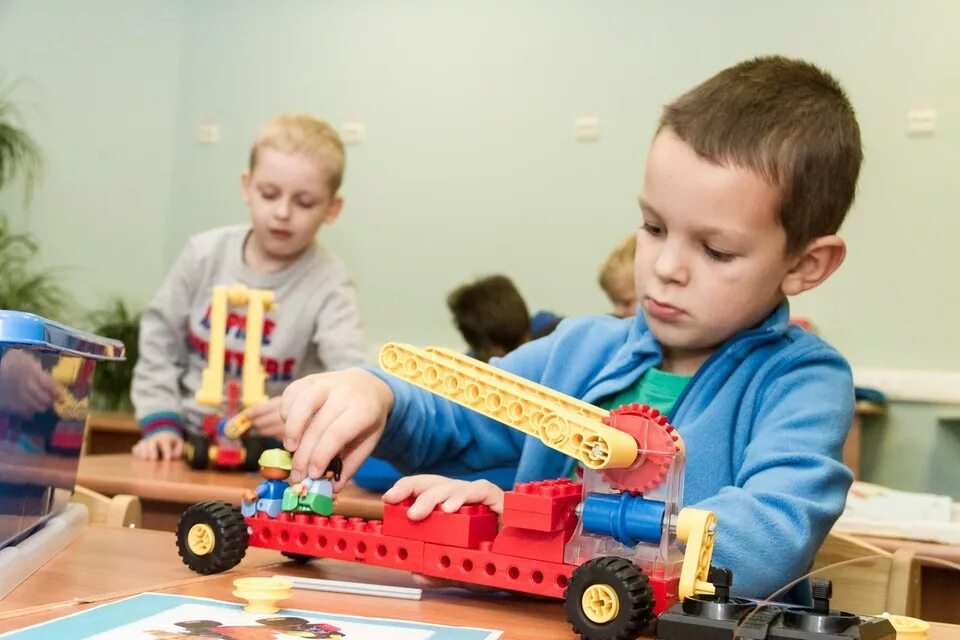 Kids Lego block builders 乐 高 玩 具 工 地 construction site.还 有 收 纳 柜.Catherine and J