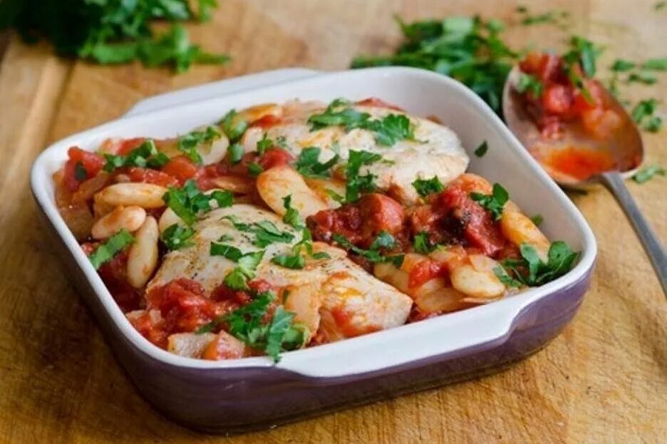 Жареная курица с фасолью. Курица с фасолью. грудка с овощами в духовке. запеченная курица с фасолью.. куриное филе с фасолью.