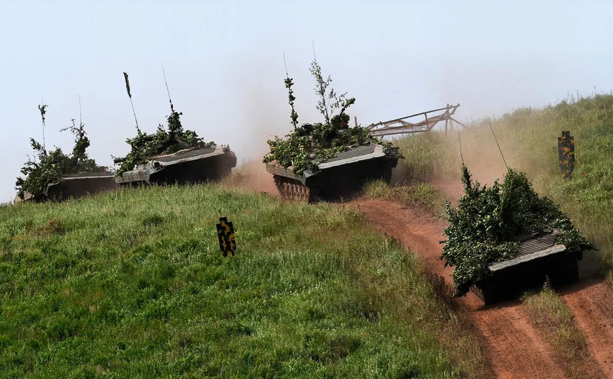 Нападение на военную базу. 201 База РФ В Таджикистане. БМП-2м в Таджикистане. 201-Я Российская Военная база в Таджикистане. 201 Военная база и в. России. В. Таджикистане.