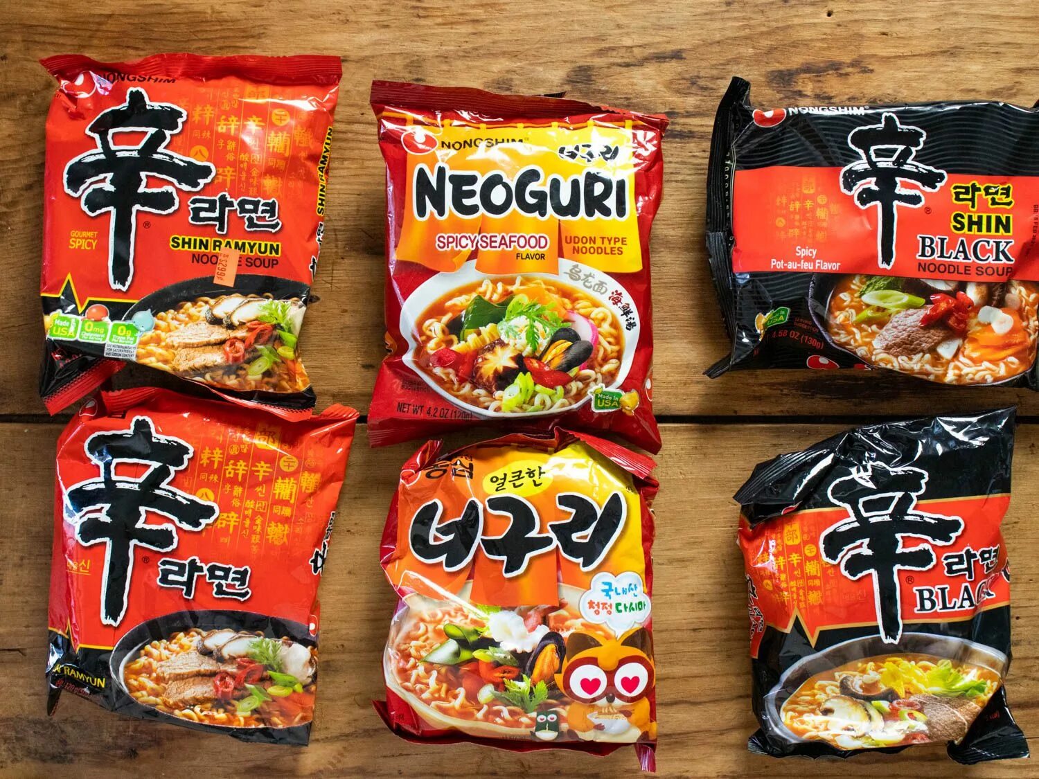 Рамен лапша быстрого приготовления. Корейская лапша nongshim. корейская лапша нудл. корейский рамен в красной упаковке. корейская лапша быстрого приготовления.