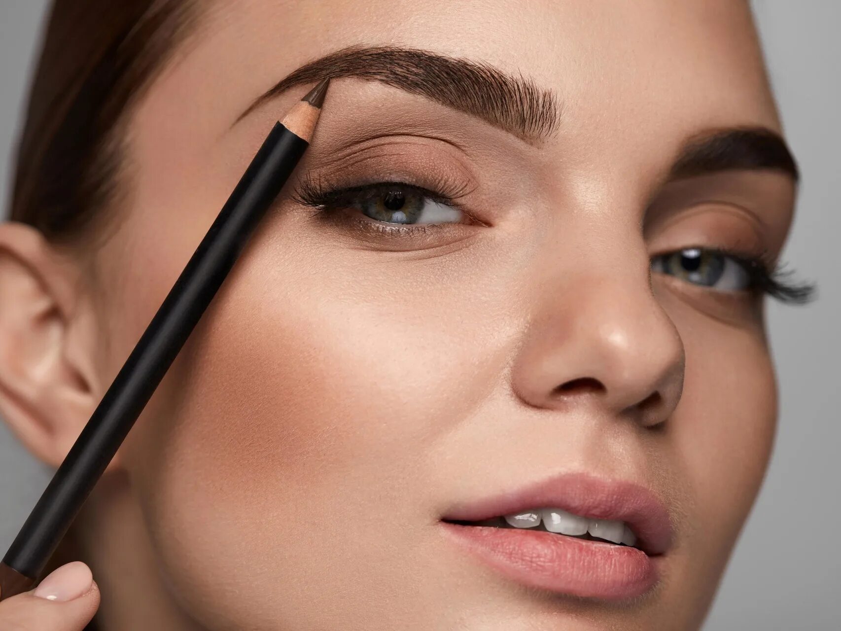 восходящие бровиброви. коррекция бровей. коррекция бровей. форма бровей для грубого лица. формы бровей для разных типов лица.