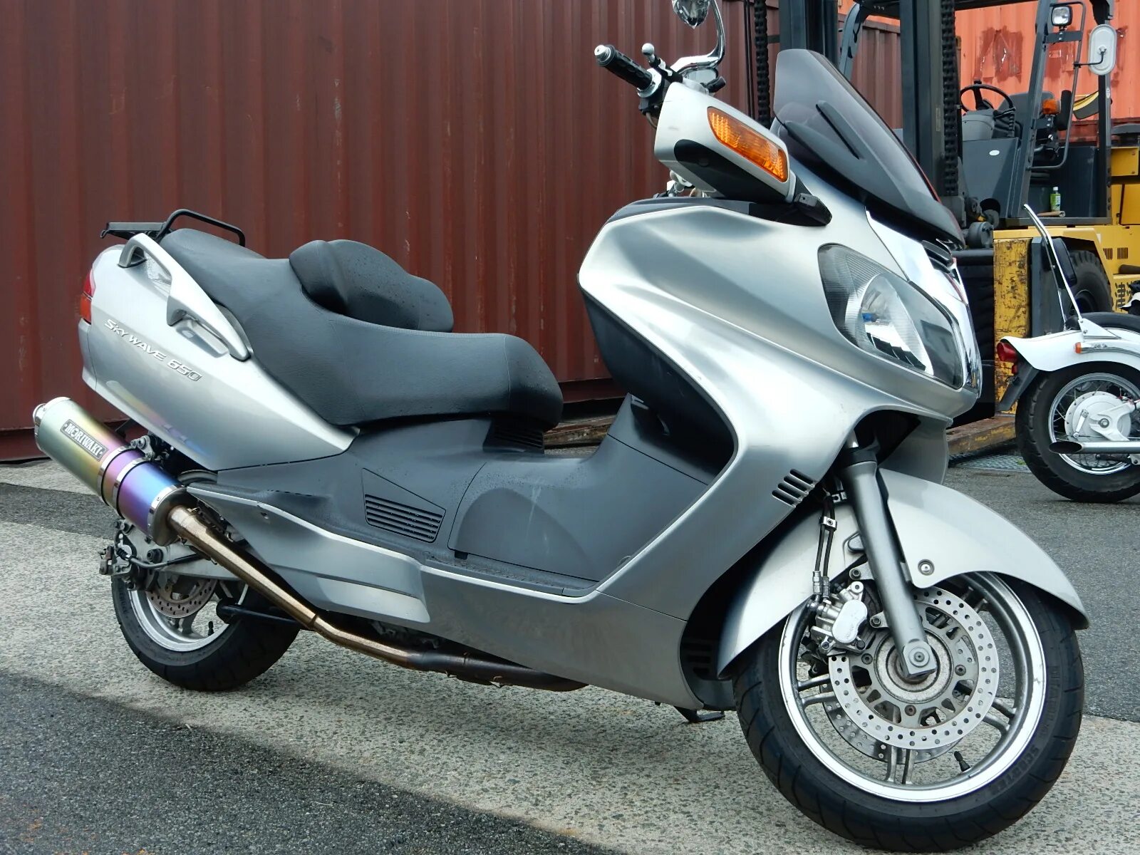 Skywave 650. Suzuki Skywave. Скутер Сузуки 650 кубов.