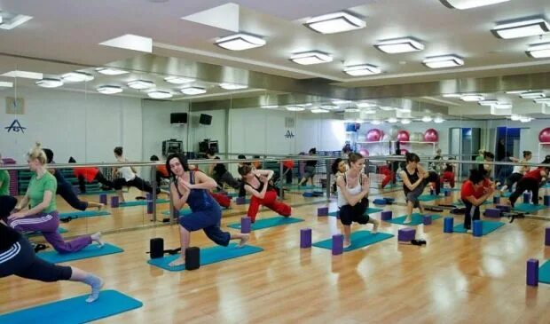 Спортивный клуб район. Пирамида фитнес клуб Академическая. Пирамида зал фитнес. Пирамида Ижевск тренажерный зал. Фитнес пирамида Москва.