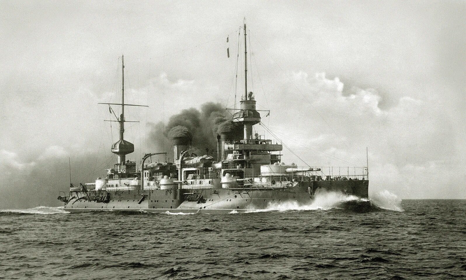 мощный броненосец. броненосные корабли российской империи. Uss iowa bb-4. мощный броненосец. французский эскадренный броненосец.