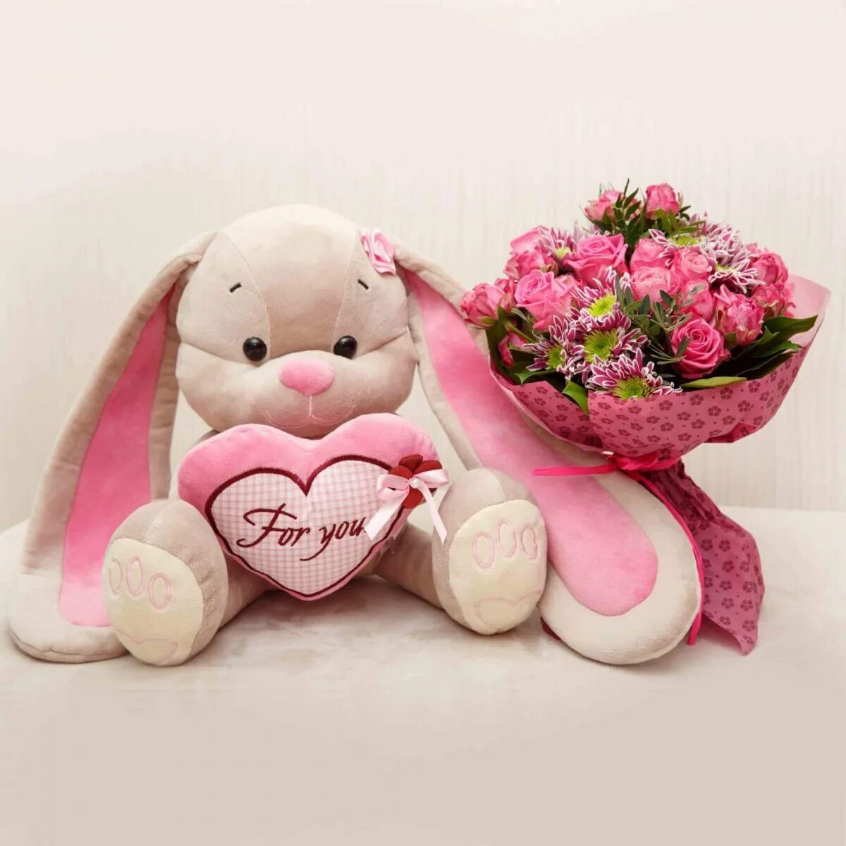 Мягкие игрушки на день рождения. Красивые игрушки для девочки на др. Зайка игрушка. Плюшевые игрушки. Букет из игрушек для девочки.