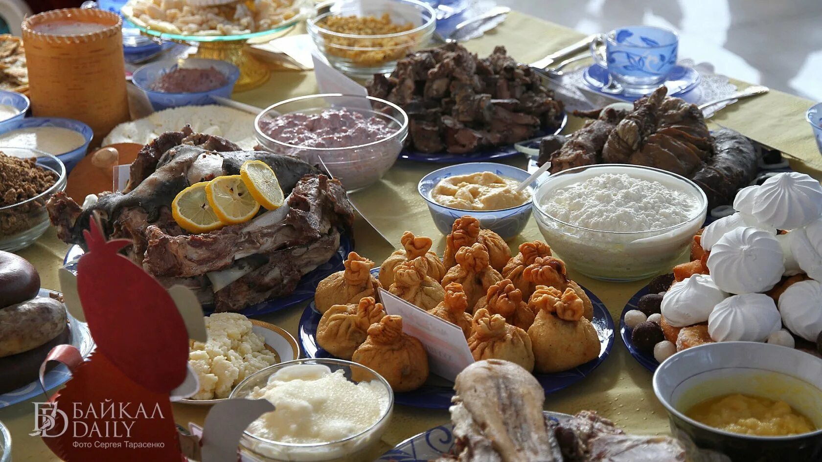 Бурятия нац кухня. Бурятская национальная кухня. Национальные блюда бурятии. Угощения на сагаалган. Угощения на сагаалган.