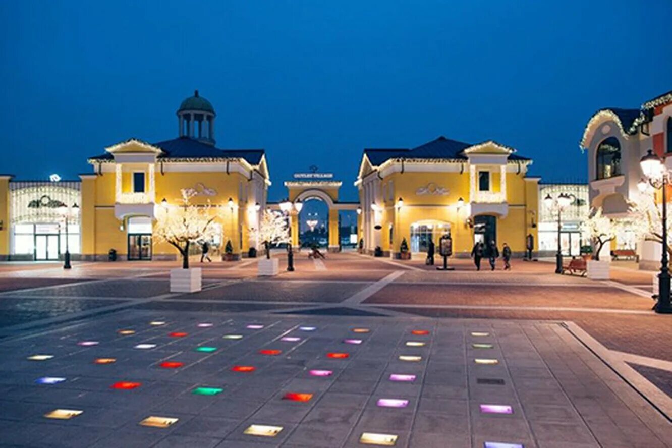 Amazing outlet. Аутлет белая дача Котельники. Аутлет Вилладж Котельники. Outlet Village белая дача. ТЦ аутлет Вилладж белая дача.