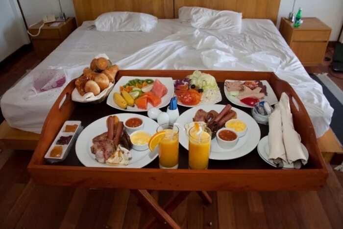 Обед в гостинице. Завтрак в отеле. Завтраки в отелях. Ужин в постель.