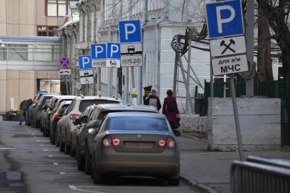 Табличка платная парковка. Платная парковка в москве. Парковки москвы. Парковка в центре в будни. Парковка в центре москвы.
