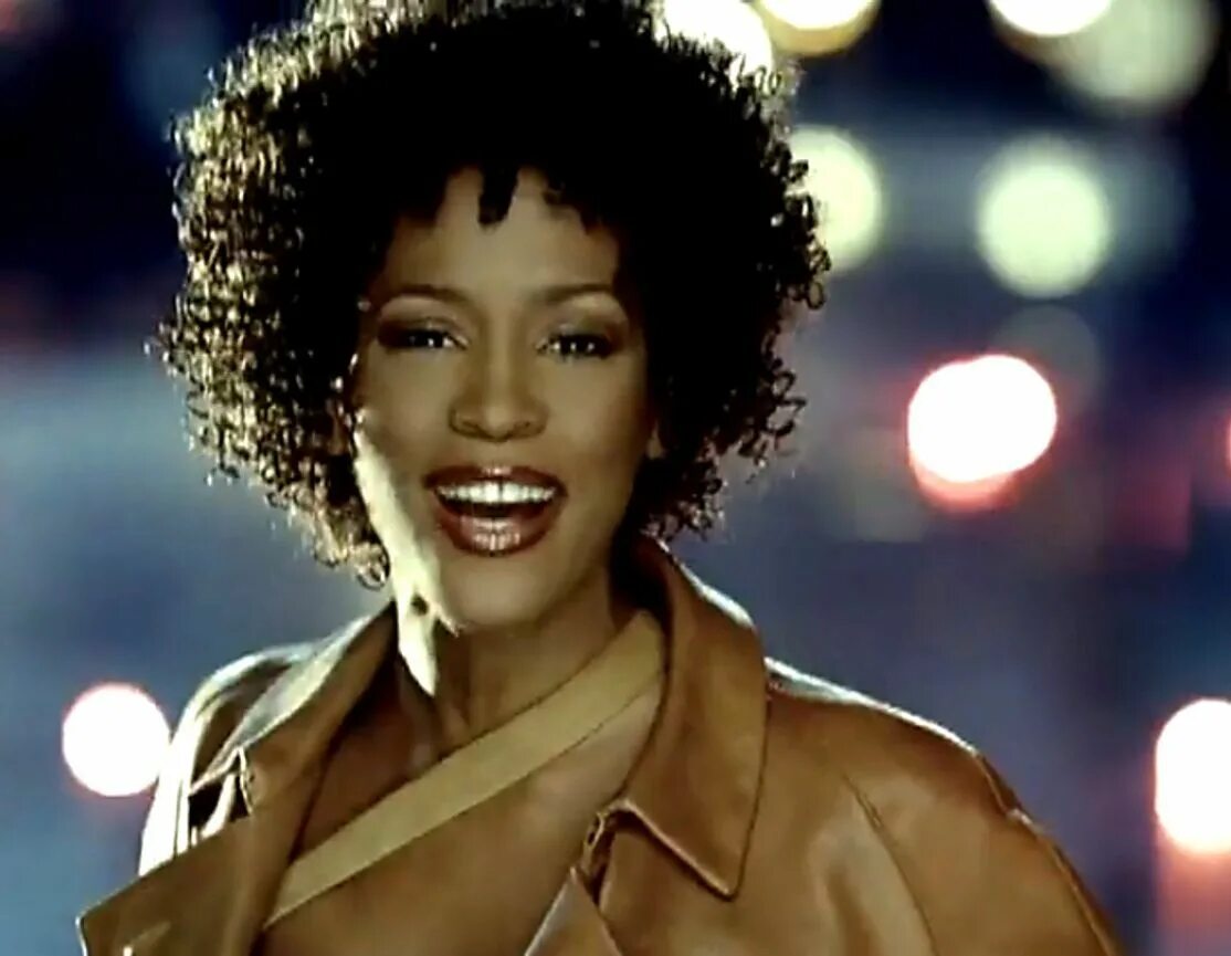 Уитни хьюстон 2021. Уитни хьюстон в полный рост с микрофоном. Уитни сингер. Уитни хьюстон клипы. Уитни хьюстон клипы.