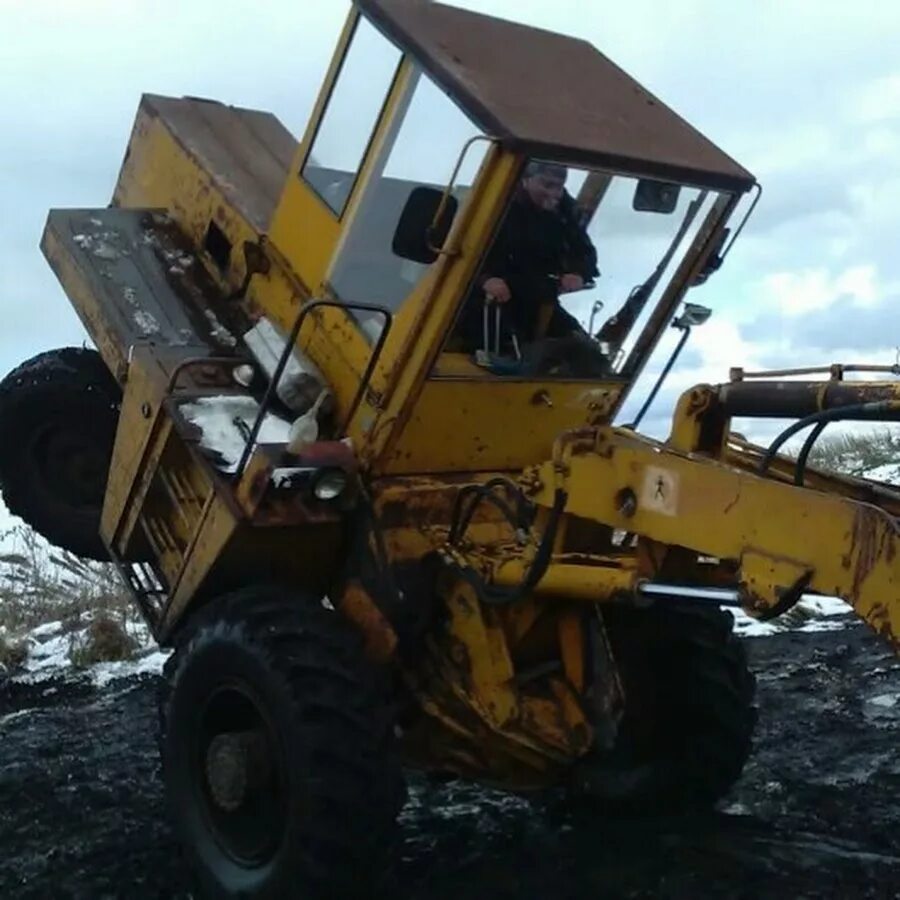 Чешский погрузчик un 053. Ун-053 погрузчик. Погрузчик 053. Фронтальный погрузчик detva un-053. Фронтальный погрузчик un 053.
