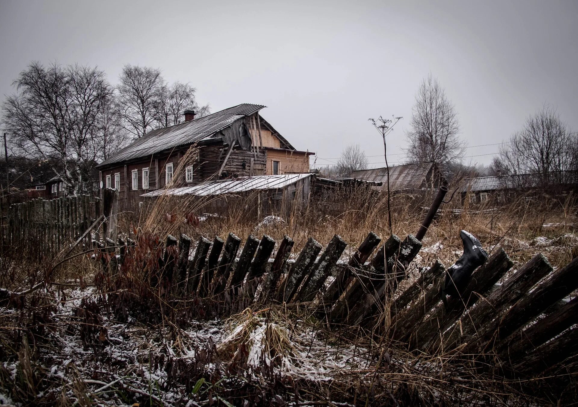 Разбитая россия. Деревня Низовская Лужского района. Более 830 деревень и сел Нижегородской области опустели. Деревня разруха Российская разруха. Разрушенная деревня.