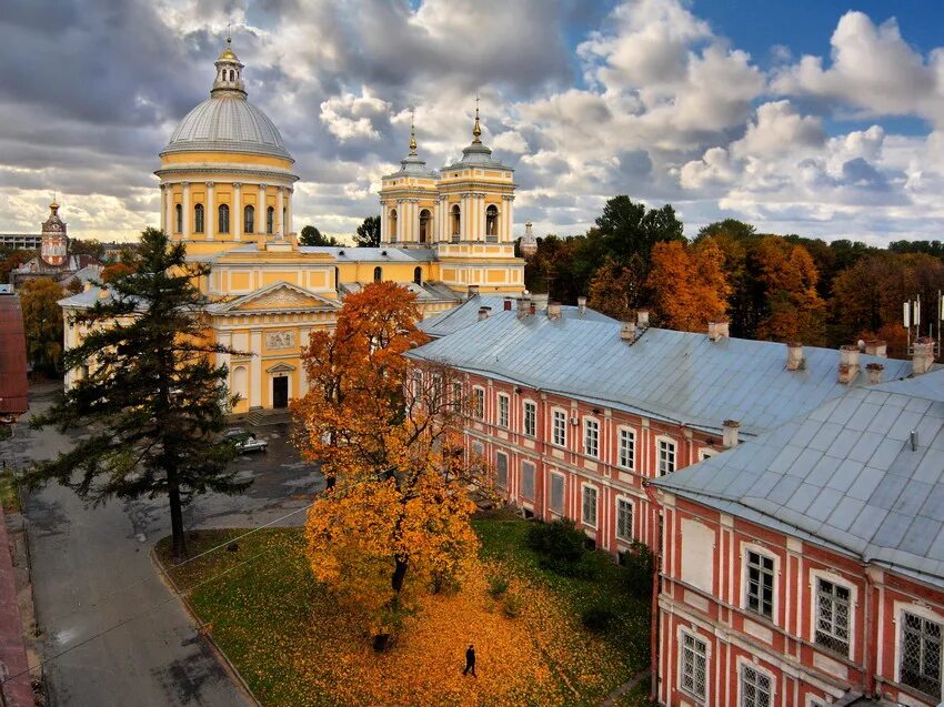 Парк александро невской лавры. Территория александро невской лавры. Комплекс александро-невской лавры. Александро-невская лавра в санкт-петербурге вид сверху. Парк александро невской лавры.