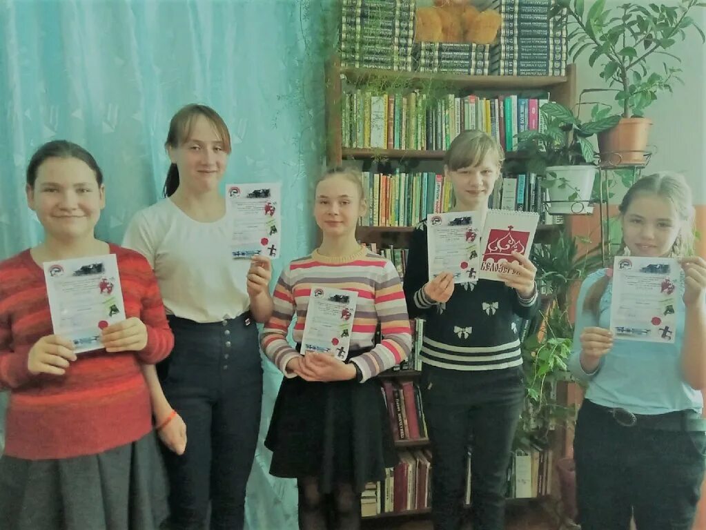 Шольская средняя школа белозерского района. Шольская средняя школа. Шольская средняя школа. Шольская средняя общеобразовательная школа. Школа 165 линейка 1 сентября 2022 екатеринбург.