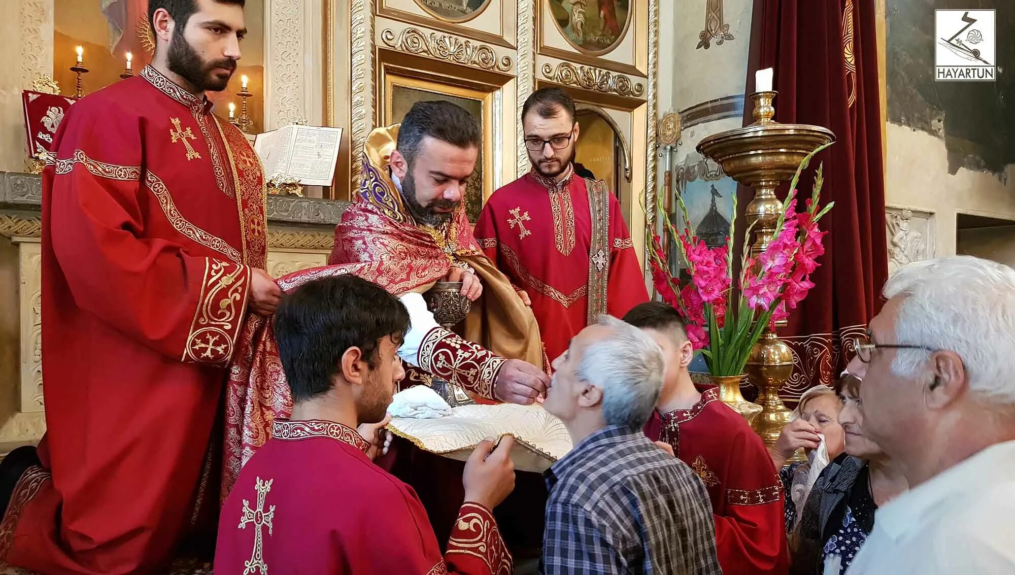 Глава армянской Апостольской церкви. Эчмиадзин. Эчмиадзин Армения фото. Армянская Апостольская Церковь календарь 2024 Великий пост. Армянская апостольская церковь отличия