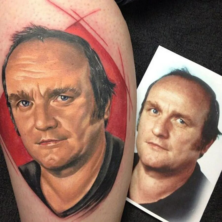 татуировки в стиле тупак. эйс вентура тату. тату портреты людей. портрет фредди меркьюри. тату реализм.