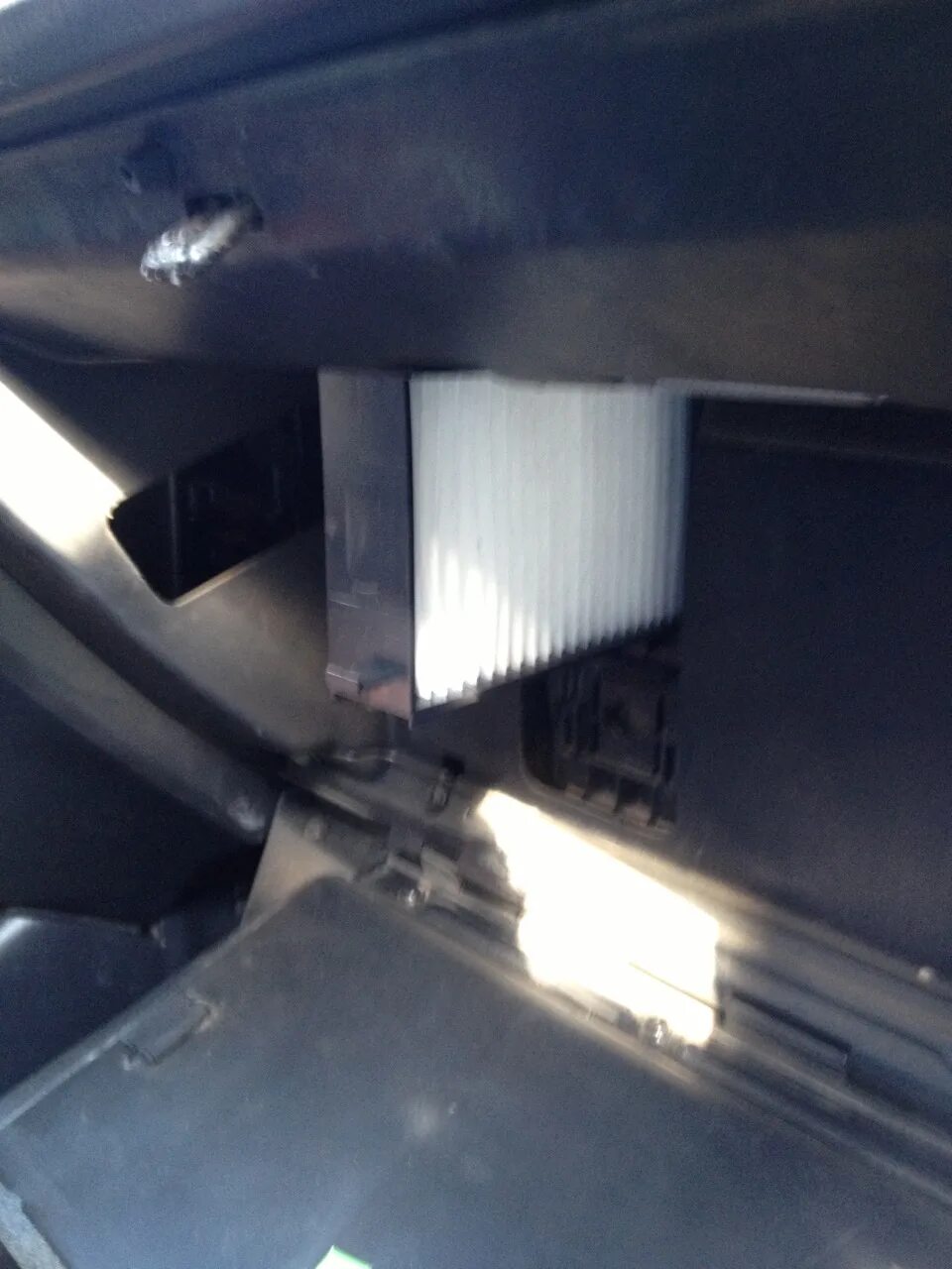 Замена салонного фильтра соната. Салонный фильтр hyundai sonata ef. Салонный фильтр соната уф. Замена салонного фильтра соната. Заглушка салонного фильтра соната.