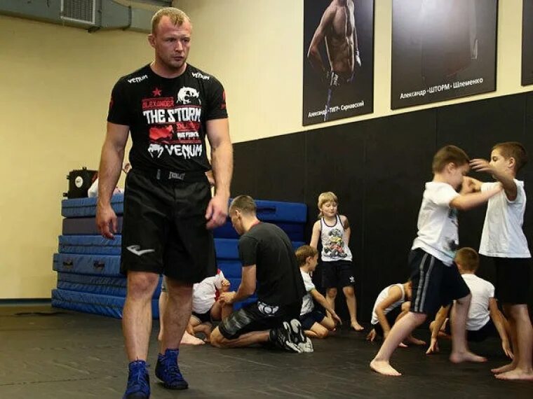 Школа шторм шлеменко омск. Школа шторм шлеменко омск. Шторм омск шлеменко. Шторм единоборства. Шлеменко александр школа шторм.