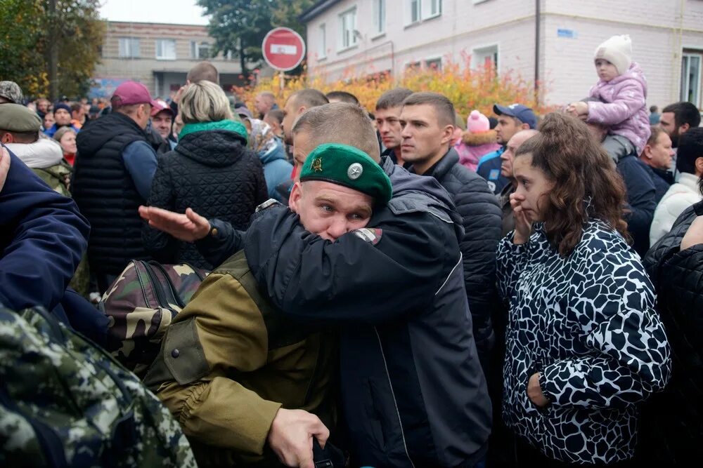 Проводы мобилизованных. Проводы мобилизованных фото. Проводы мобилизованных дети. Проводы мобилизованных Омутнинск. Демобилизация мобилизованных свежие новости на сегодня