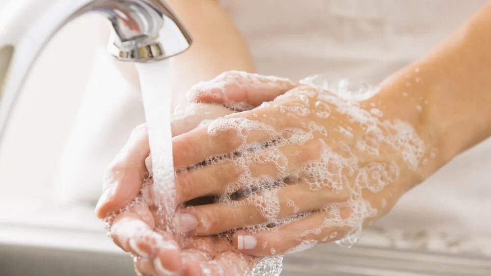 Мытье рук. Мытье рук с мылом. Гигиена рук. Намыленные руки.