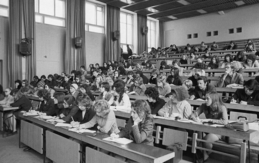 Переход к всеобщему среднему образованию