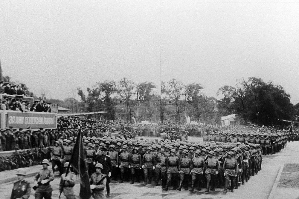 Парад в харбине 16 сентября. Харбин парад Победы 1945. Парад советских войск в Харбине в 1945 году. Парад Победы советских войск в Харбине 16 сентября 1945 года. Советско японской войн 1945 в Харбине.