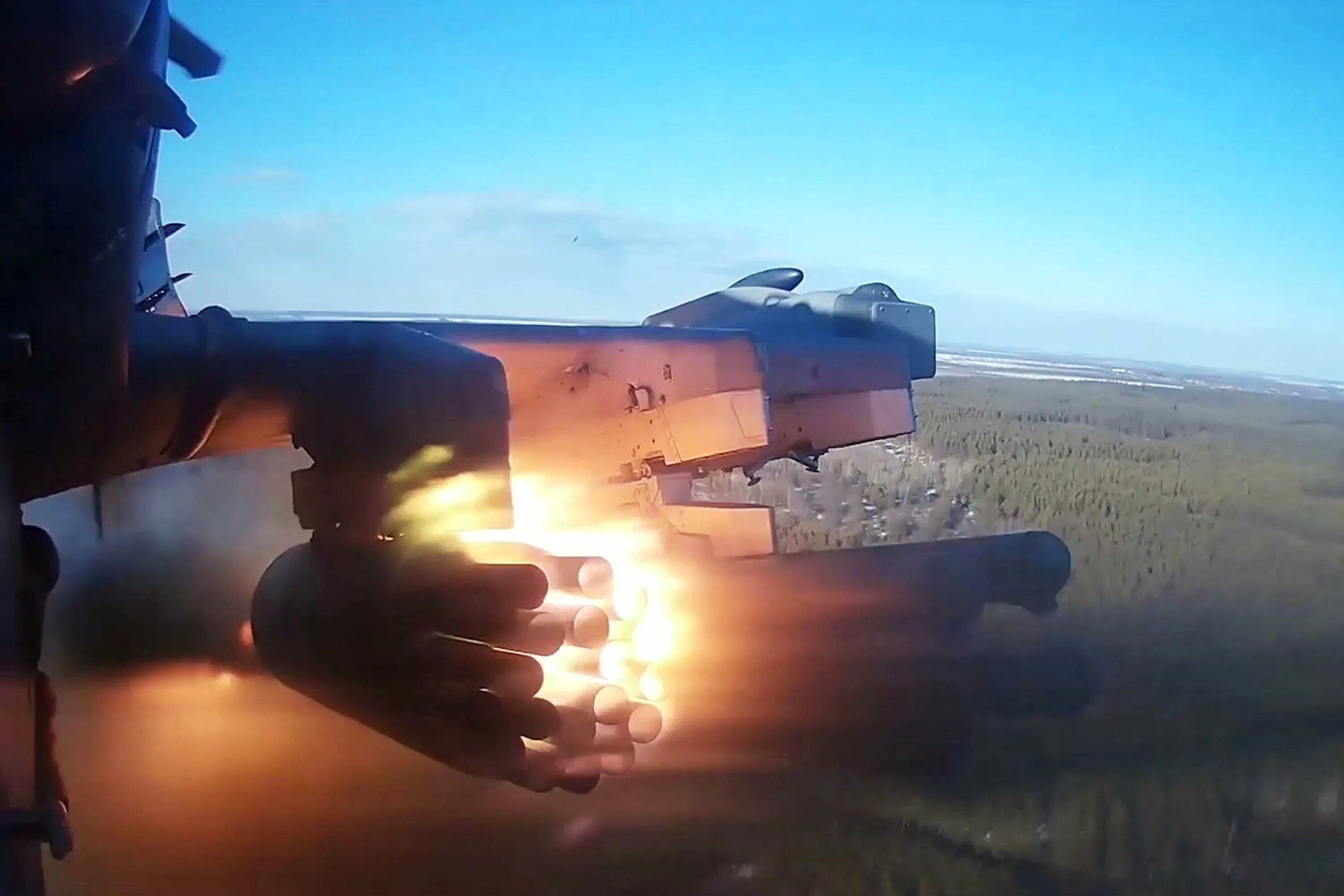 Ми-8 ввс сирии. Ми 8 и ми 24. Сбит второй а50. Сбитые самолеты и вертолеты в брянской области. Подбитые вертолёты в воздухе.