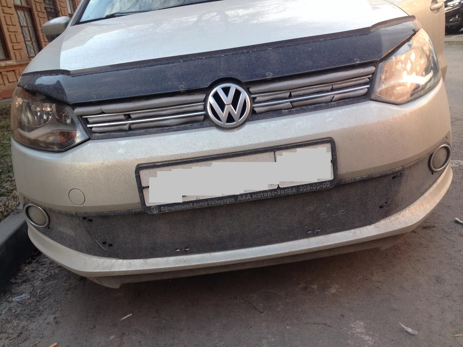 Как утеплить поло. Утеплитель радиатора фольксваген поло 2012. volkswagen polo 2015 утеплитель радиатора. зимняя заглушка поло седан 2013. утеплитель радиатора фольксваген поло 2015.