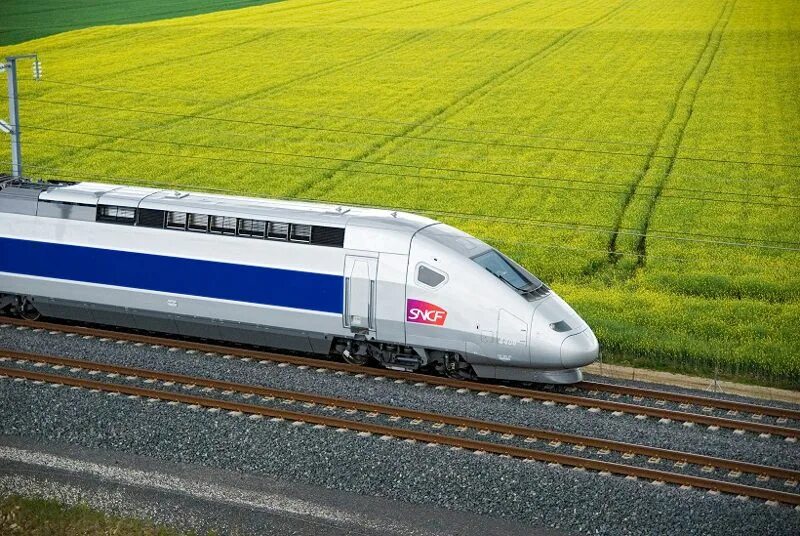 Французский поезд TGV. ТЖВ Франция. SNCF Франция железная дорога. Высокоскоростные поезда Франции TGV.