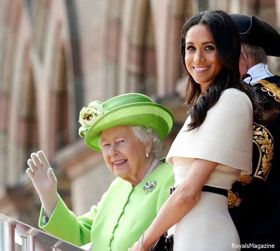 Владимирская тиара на кейт миддлтон. Меган маркл и королева. Кейт миддлтон в тиаре принцессы. Кейт миддлтон вечерние наряды. Королевские выходы.