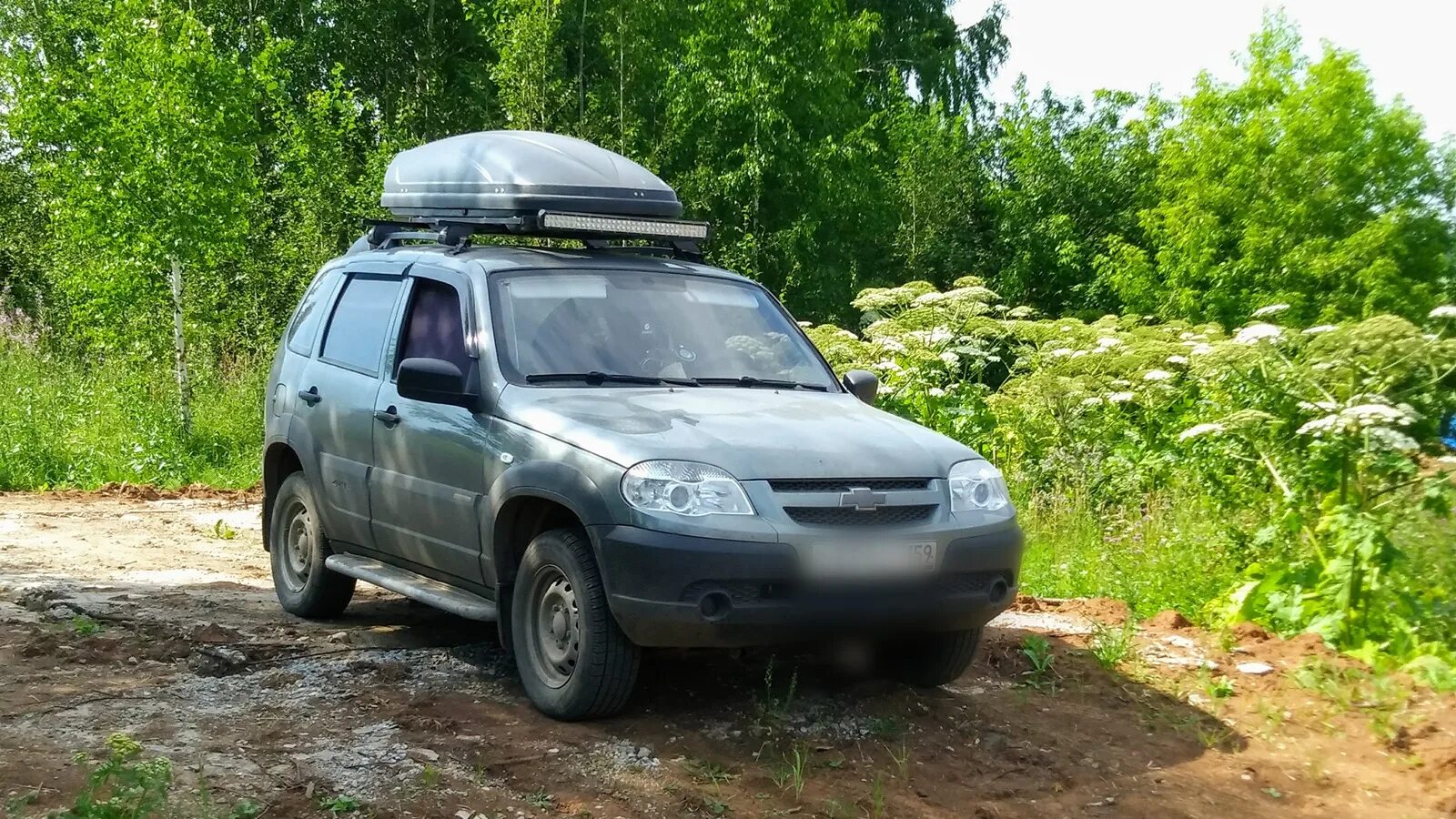 Авто челябинская область купить ниву. Нива Шевроле Sheriff. Нива Шевроле с прицепом. Вятка 4x4 площадка в Шевроле Нива. Вятка4x4 площадка в Шевроле Нива drive2.