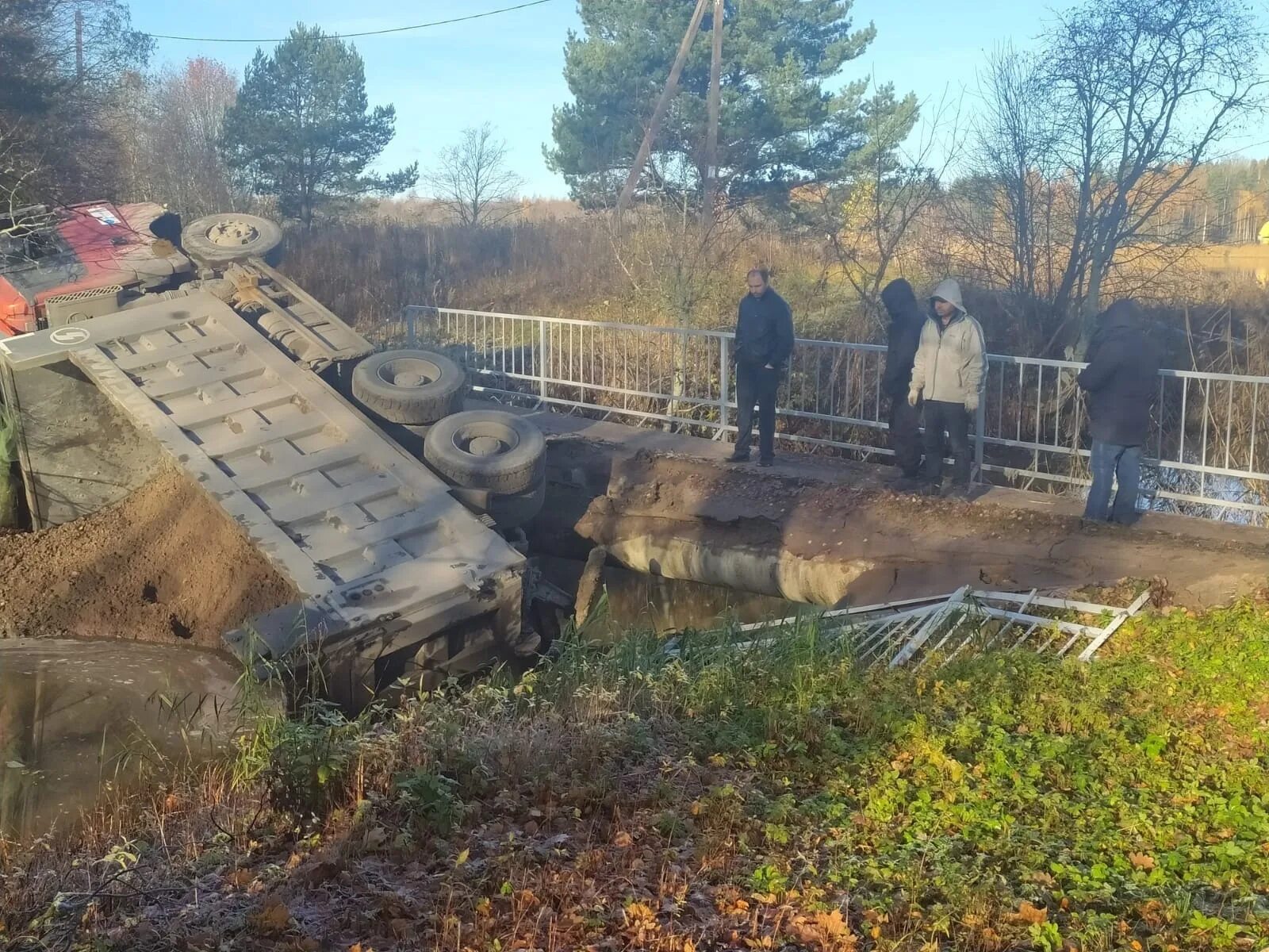 Чп в усть луге. Авария усть луга кингисепп сегодня. луга ленинградская область осенью. мобилизованные в луге.