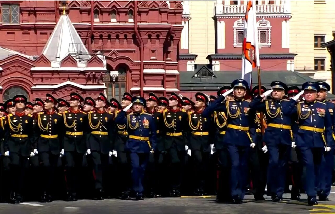 Видео парада победы в москве. Тверское Суворовское военное училище парад Победы 2018. Тверское Суворовское училище на парадах Победы. СВУ суворовцы парад Победы. Парад суворовцев на красной площади.