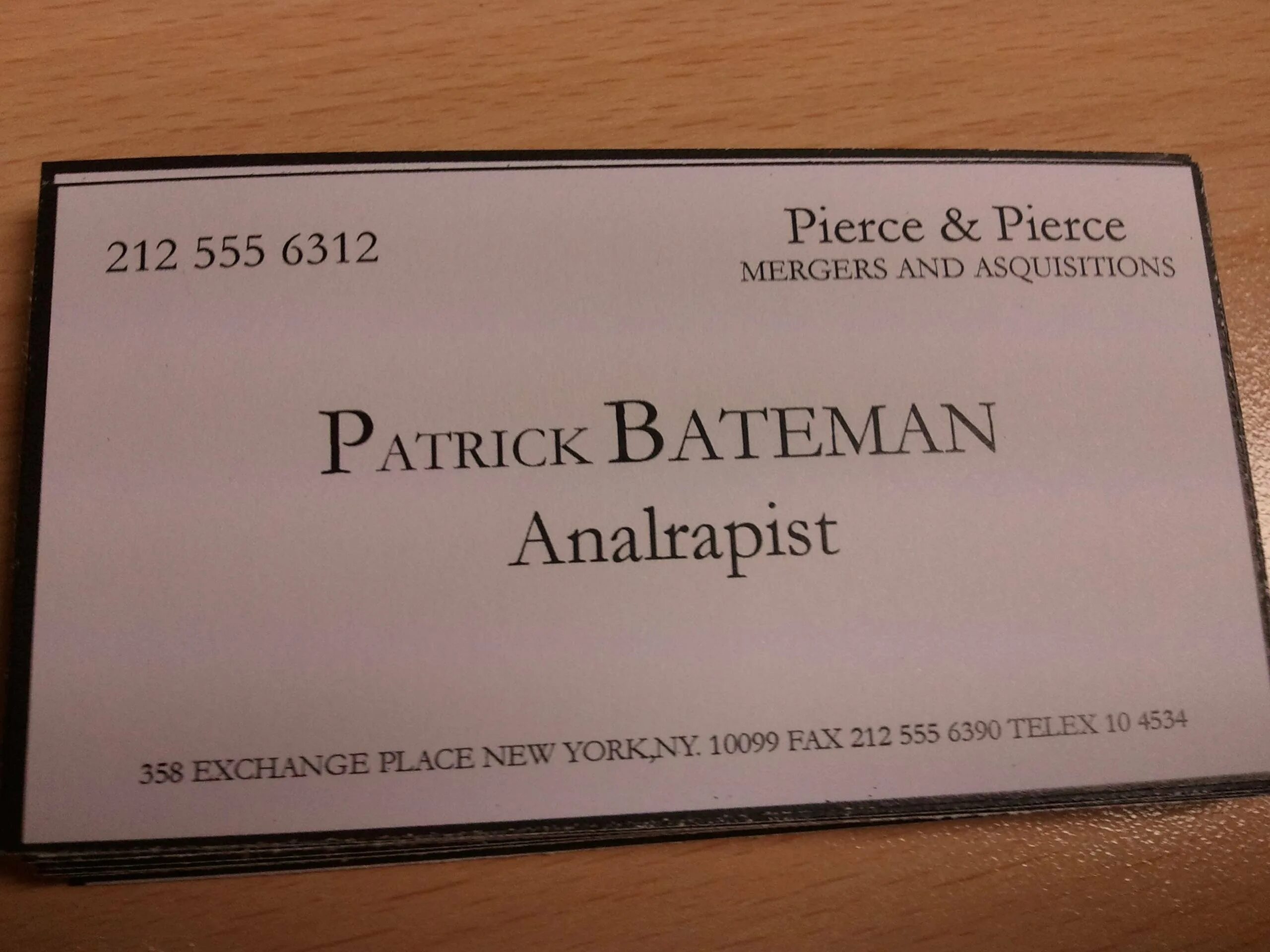 Американские визитные карточки. Визитная карточка патрик бейтман. Визитка психопат. Визитка из американского психопата. Визитка патрика.