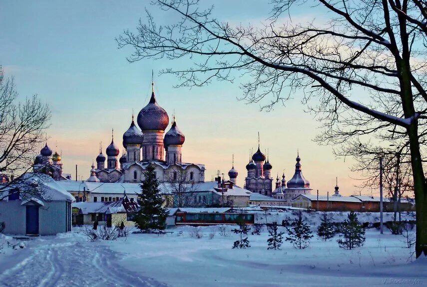 Красная площадь переславль-залесский зимой. Терем берендея в костроме. Ростов великий кремль зимой. Василёво музей рождения сказки. Переславль новый год.