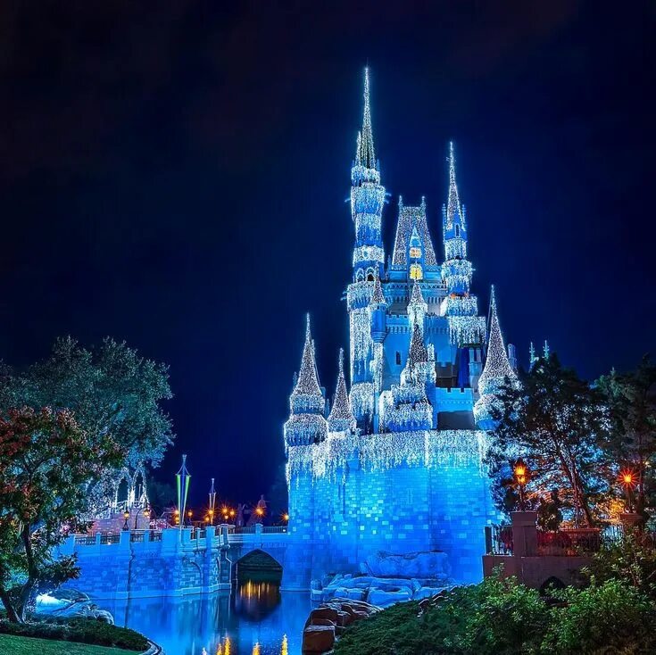Disney dreamlight valley. Disney horizons. Диснейленд париж эстетика. Диснейленд калифорния. Замок из уолт дисней 3d модель.