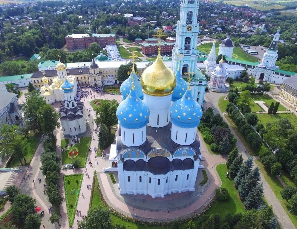 Церковь в посаде. Успенский собор сергиев посад. храм сергиев посад лавра. троицкий собор троице-сергиевской лавры в сергиевом посаде. лавра в сергиевом посаде успенский собор.