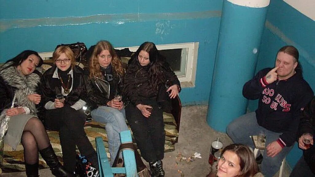Жили мы на хате. Пацан в квартире. Жили мы на хате. Современная молодежь дебилы. Жили мы на хате.