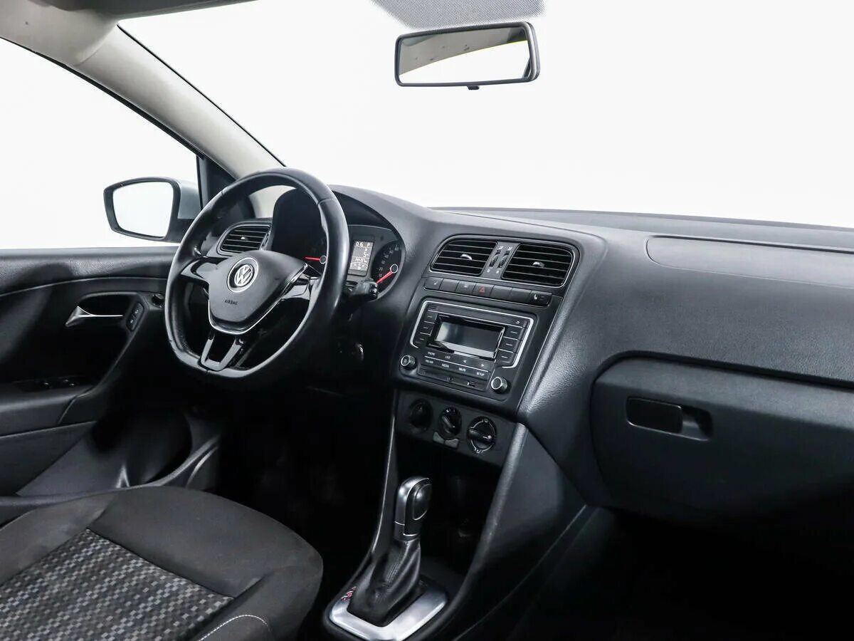 Купить поло седан спб. Volkswagen Polo 2017 1.6 at 110 серебристый. Volkswagen Polo 2017 1.6 at серый. Новый поло седан 2023. VW Polo 2022 седан новый.
