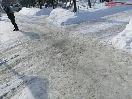 В гололедицу дороги посыпают песком величину какой