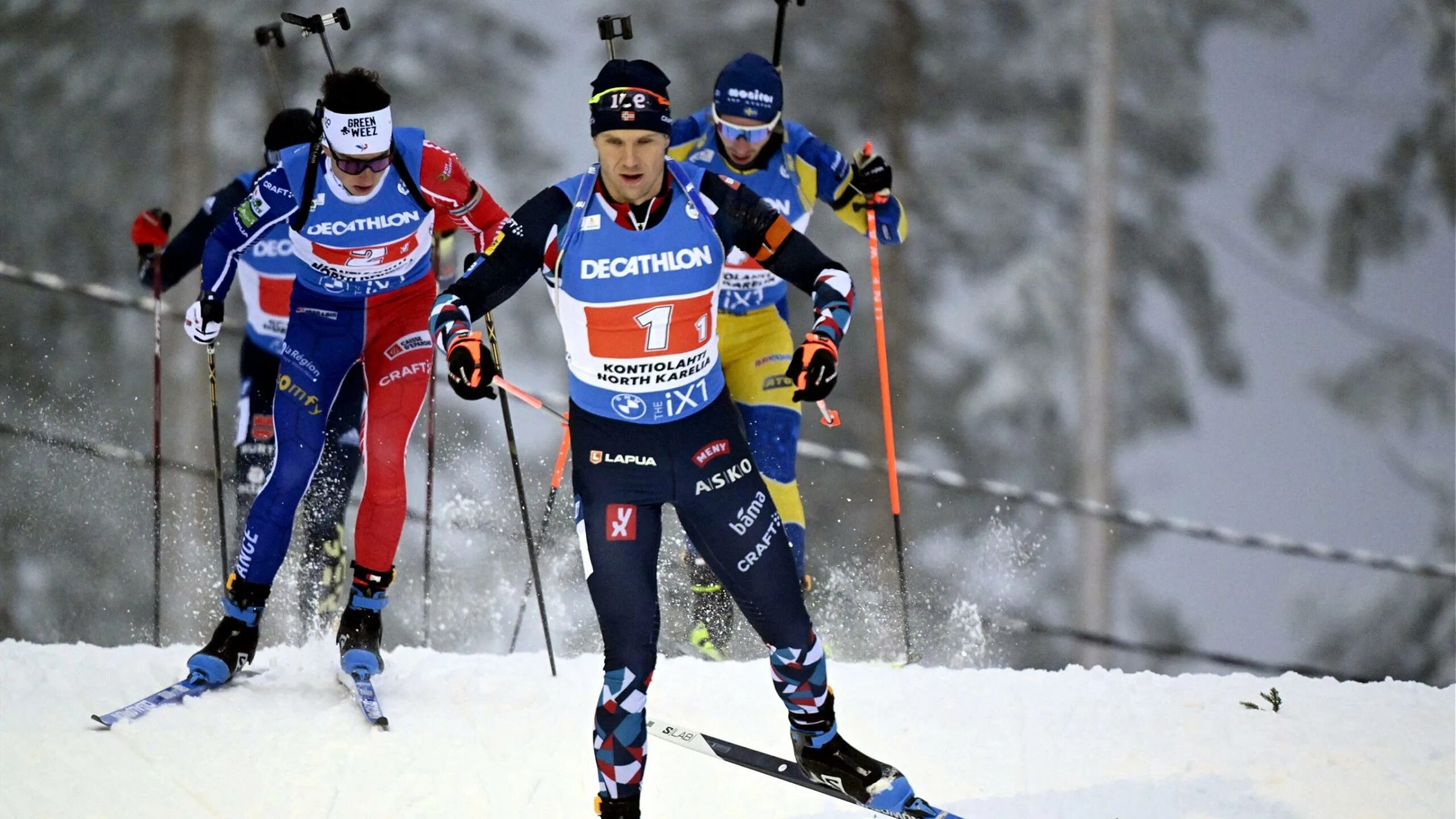 Лыжный спорт. Лыжи для биатлона. Ветле Кристиансен биатлонист. Спортивный фон для фотошопа биатлон.