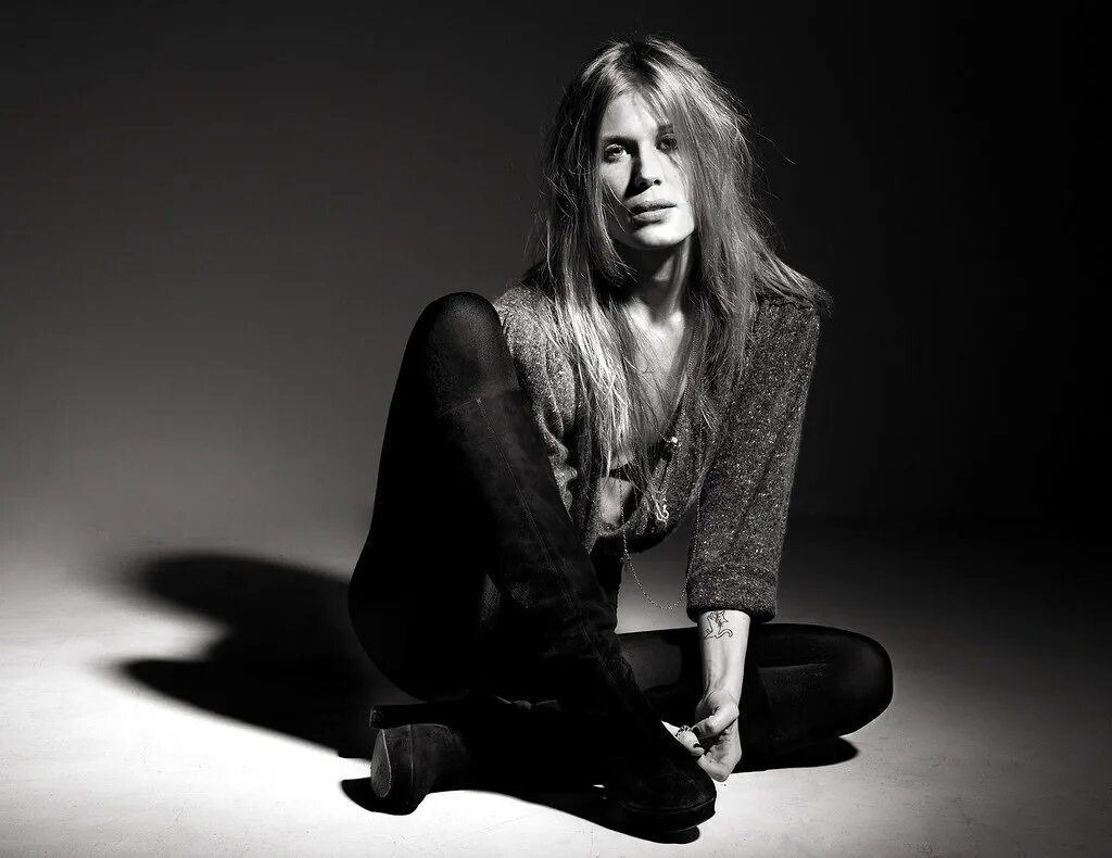 Myrkur. Амалии бруун. группа myrkur.