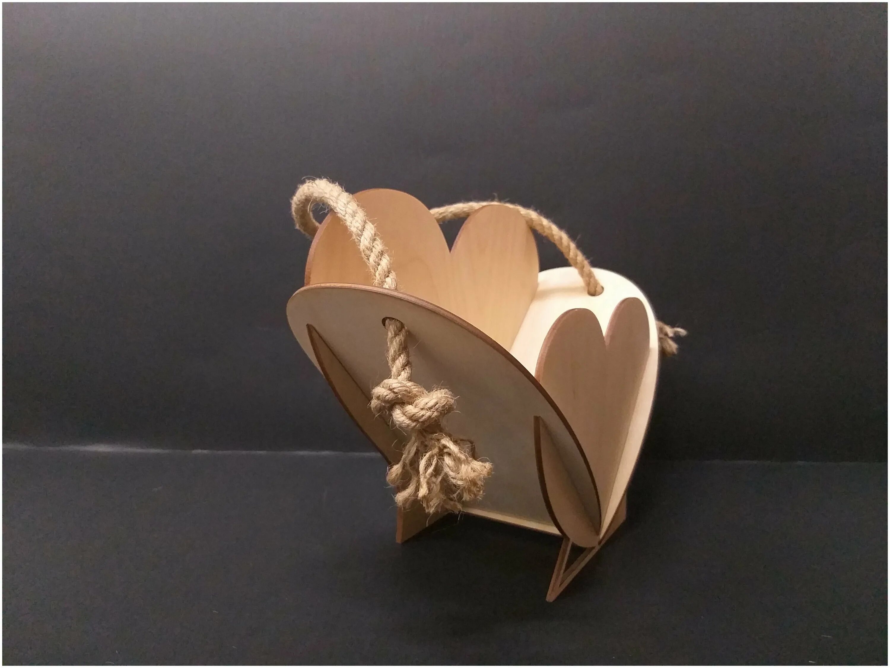 коробка "сердце цветов". кашпо сердце с цветами. кашпо сердце с цветами. кашпо сердце. деревянное кашпо сердце.